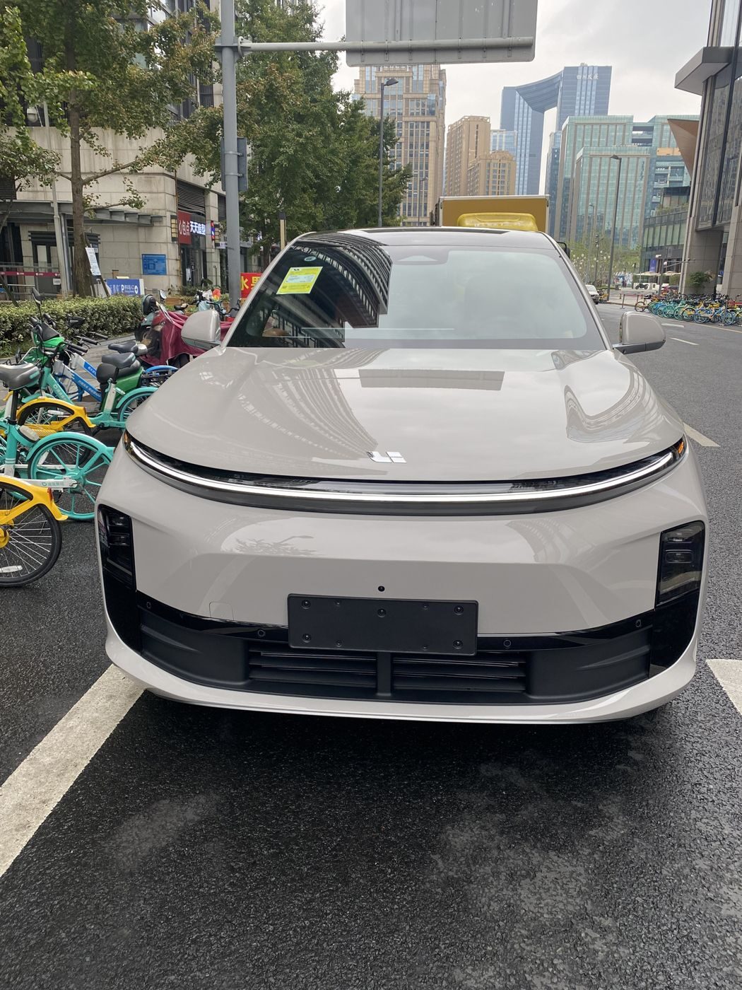 2121非凡 MEGA 高压纯电 MPV